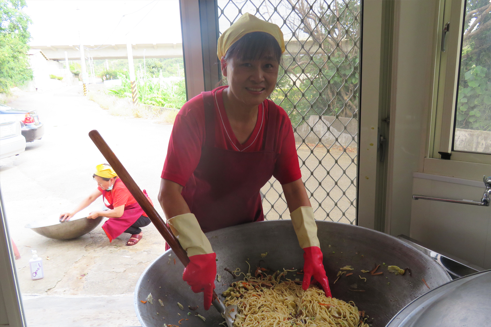 volunteers--moms